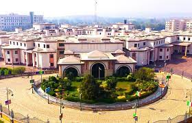 4 Benefits of pursuing a management course